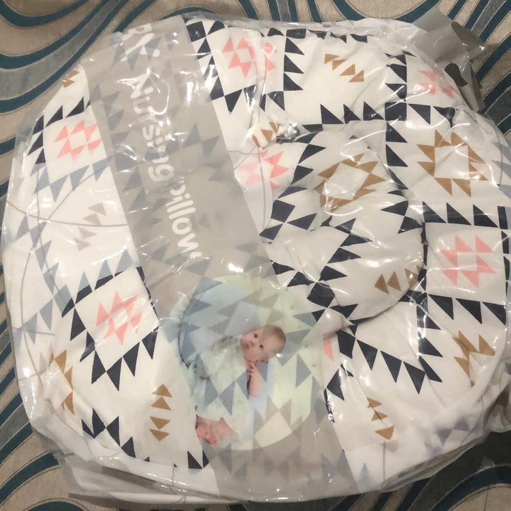 BREASTFEEDING NURSING PILLOW FOR MOTHERS